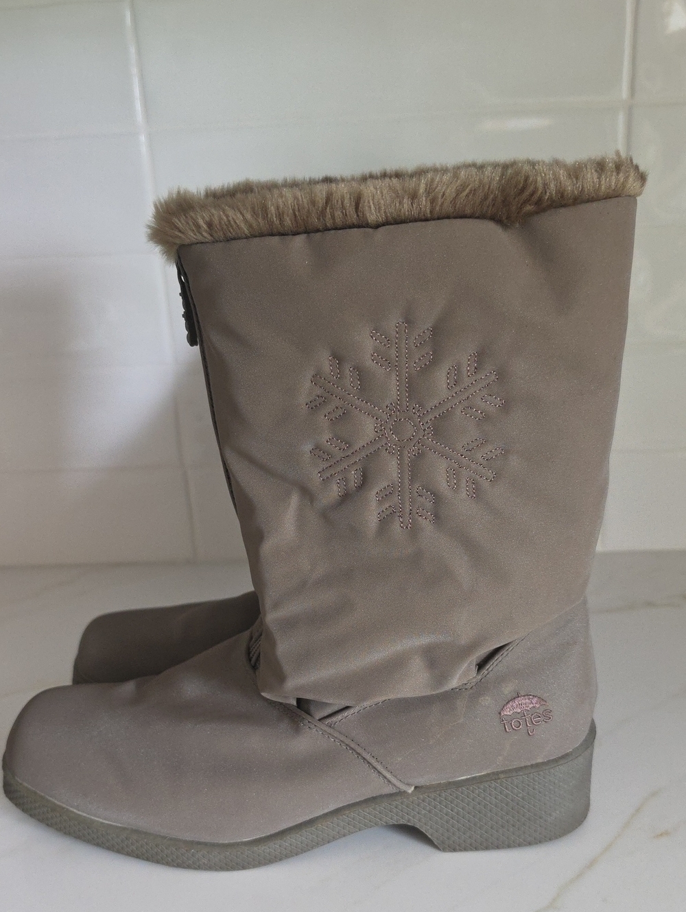 Totes Chromatics Women's Winter Snow Boots - Size 9 - Taupe Snowflake
